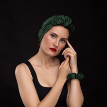 LANA-LATIFA OVEA TURBAN VERT MALACHITE SATINÉ