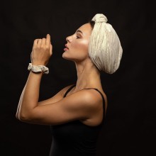 LANA-LATIFA OVEA ROYAL WHITE TURBAN WITH GOLD STRIPES