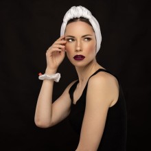 LANA-LATIFA OVEA TURBAN BLANC PERLE À LA LUMIÉRE NACRÉE