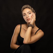 LANA-LATIFA  OVEA TURBAN ÉLÉGANCE IMPRIMÉ ZIG-ZAG MARRON ET NOIR