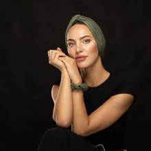 MOZA OVEA TURBAN VERT KAKI À LA LUMIÉRE DORÉE